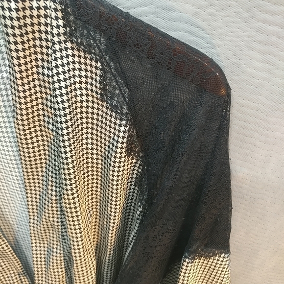 Victorias Secret Open Doily Shoulder Rayon Cardiga - Picture 3 of 8